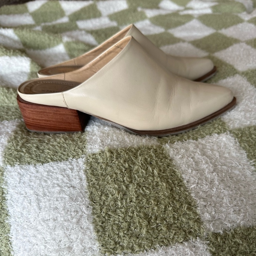 Able Leather Miriam Mules- White